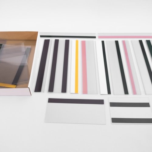 vzorky lišt do regálů a plastových kapes v různých provedeních